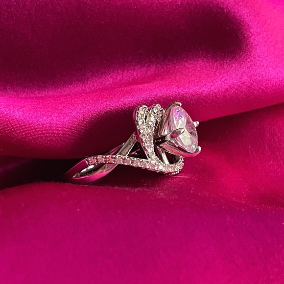 Cubic Zirconia Round Cut Spiral Ring Size 7 - Engagement Bridal Cocktail - Picture 3 of 8